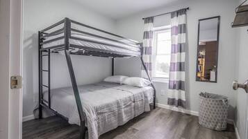 4 bedrooms, desk, iron/ironing board, WiFi