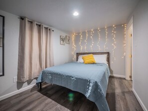 4 bedrooms, desk, iron/ironing board, WiFi