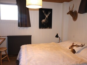 1 bedroom, WiFi - Renovated ski-in/ski-out apartment with balcony, sleeps 6, Val Claret (Tignes)