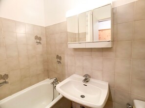 Bathroom - Bright & functional studio near slopes and shops - Balcony - Pets allowed (Tignes)