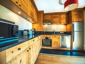 Fridge, microwave, oven, dishwasher - Renovated ski-in ski-out apartment, balcony, WIFI, 4 bedrooms (Tignes)