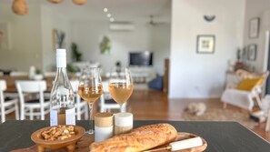 Dining - Sea Breeze - perfect beach getaway for family, friends and pets (Elizabeth Beach)