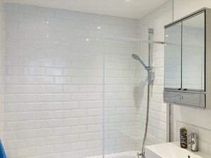 Apartment | Bathroom | Shower, towels