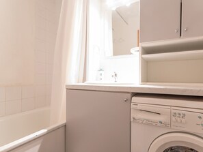 Bathroom - Cozy studio ski-in/ski-out with free WIFI (Le Corbier)