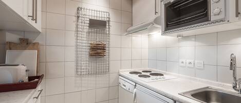 Refrigerador, microondas, horno y lavavajillas
