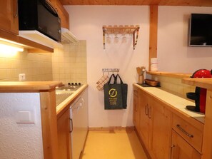 Fridge, microwave, dishwasher, coffee/tea maker