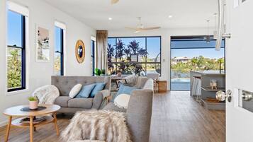 Smart TV, Netflix, streaming services