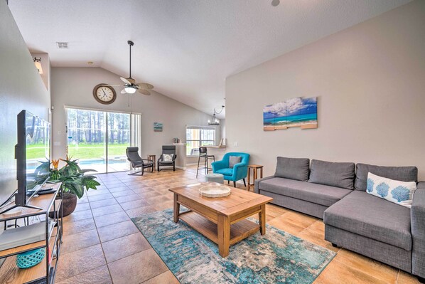 TV, lettore DVD, libri