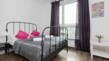 1 dormitorio, tabla de planchar con plancha, wifi y ropa de cama