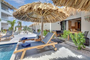 Outdoor pool, open 7:00 AM to 9:00 PM, pool umbrellas, pool loungers - Belnem House Bonaire (Kralendijk)
