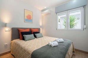 5 habitaciones, tabla de planchar con plancha, cuna de viaje y wifi