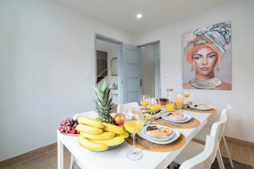 HostWise - Spacious House w/ Garden