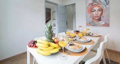 HostWise - Spacious House w/ Garden