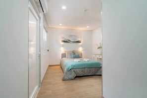 5 dormitorios, tabla de planchar con plancha, cuna de viaje y wifi