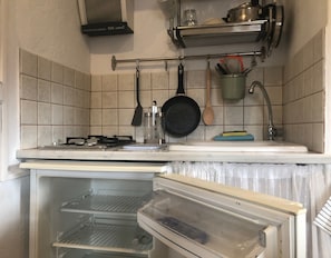 Réfrigérateur, cafetière/bouilloire