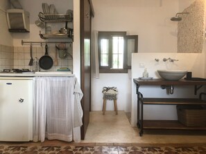 Réfrigérateur, cafetière/bouilloire