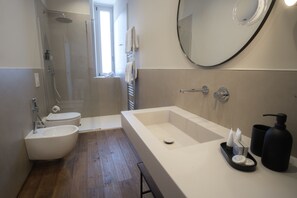 Junior Suite | Bathroom - PALAZZO DANISI ROOMS&SUITES (Bari)