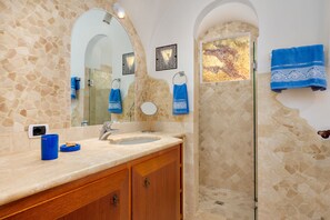 Dusche, Bidet, Handtücher