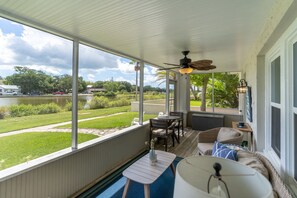 Outdoor dining - Exclusive Discount! Paradise In Morning Glory Waterfront Home: Pet Friendly 

 (St. Augustine)