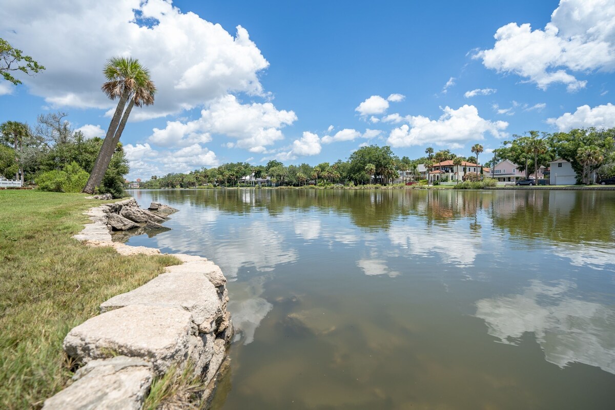 Photo 33 of Exclusive Discount! Paradise In Morning Glory Waterfront Home: Pet Friendly