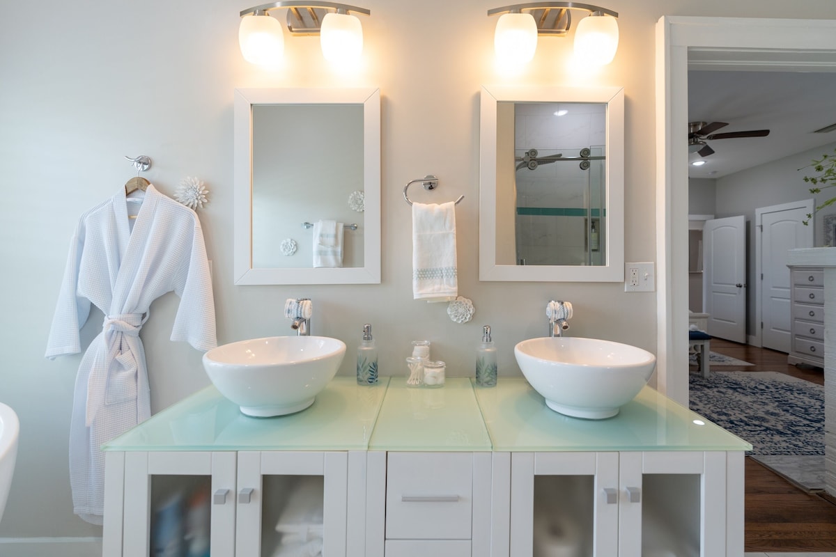 Photo 20 of Exclusive Discount! Paradise In Morning Glory Waterfront Home: Pet Friendly