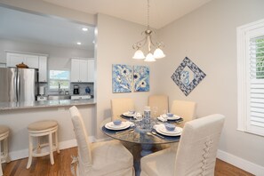 Dining - Exclusive Discount! Paradise In Morning Glory Waterfront Home: Pet Friendly 

 (St. Augustine)