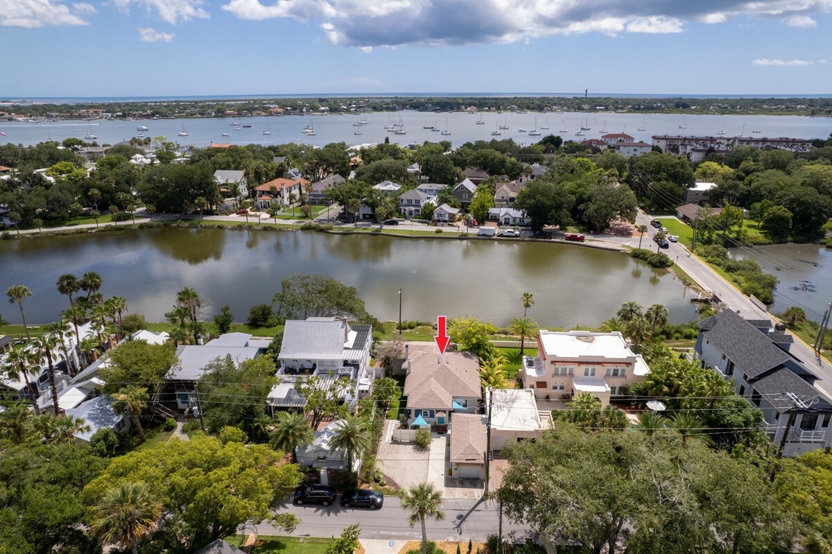 Photo 11 of Exclusive Discount! Paradise In Morning Glory Waterfront Home: Pet Friendly