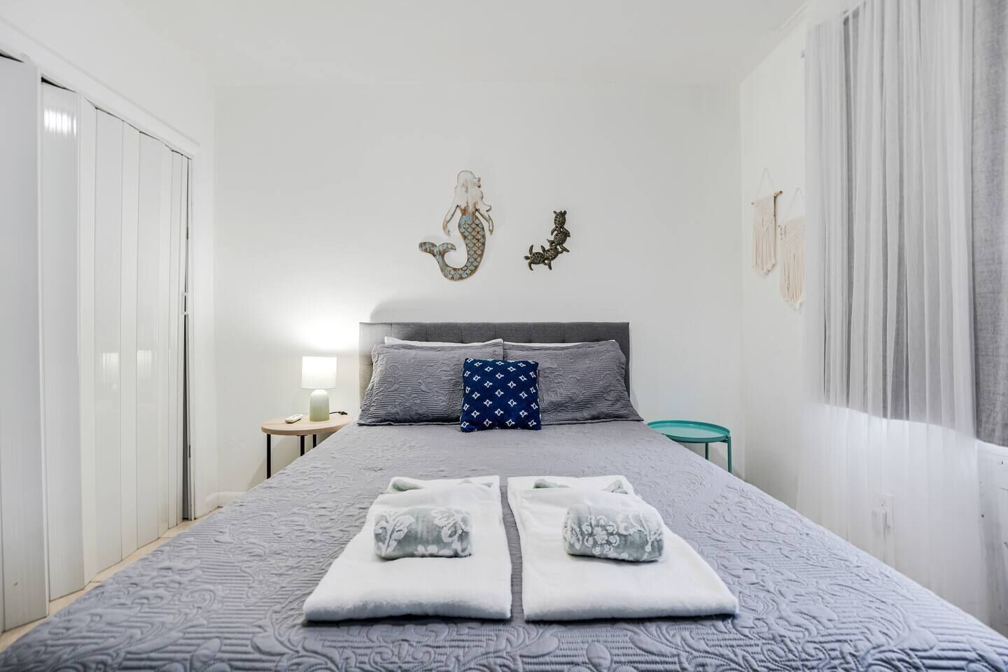 1 habitación, tabla de planchar con plancha, wifi gratis y ropa de cama 