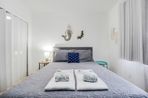 1 bedroom, iron/ironing board, free WiFi, bed sheets - Stay in this bright and stylish 1BR in Little Havana, just minutes from Brickell. Enjoy a modern open layout with warm décor, a cozy living area, and a full kitchen. Walk to Calle Ocho cafés, murals, and music, your perfect Miami home base. (Miami)