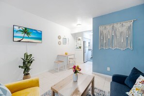 Smart TV - Stay in this bright and stylish 1BR in Little Havana, just minutes from Brickell. Enjoy a modern open layout with warm décor, a cozy living area, and a full kitchen. Walk to Calle Ocho cafés, murals, and music, your perfect Miami home base. (Miami)