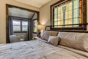 6 bedrooms, iron/ironing board, free WiFi, bed sheets