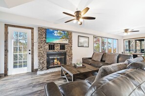 スマートテレビ、暖炉、テレビゲーム