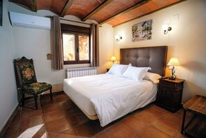 8 室のベッドルーム、WiFi (無料)、ベッドシーツ