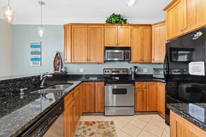 Fridge, microwave, oven, stovetop - NEW LISTING! Pool club- direct beach access- 4BR 4BA VILLA WITH  OCEAN VIEWS- TOP FLOOR UNIT. (Ocean Isle Beach)