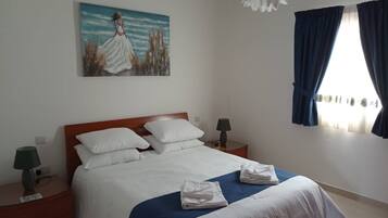 3 bedrooms, desk, iron/ironing board, free WiFi