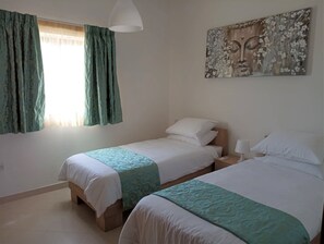3 bedrooms, desk, iron/ironing board, free WiFi