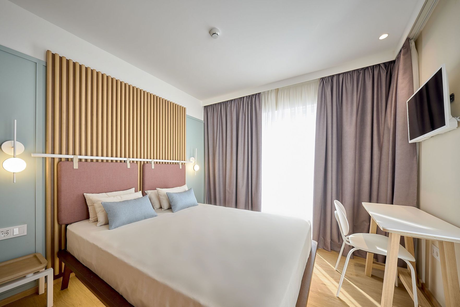 Rideaux occultants, chambres insonorisées, Wi-Fi gratuit, draps fournis