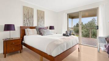 3 slaapkamers, een strijkplank/strijkijzer, reisbedje, internet