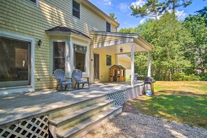 Terrace/patio - Marion Home w/ Private Deck < 1 Mi From Beach (Marion)