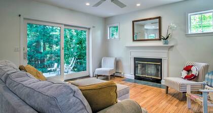 Marion Home w/ Private Deck < 1 Mi From Beach