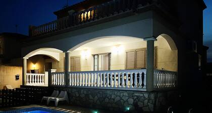 Agradable Villa con Piscina