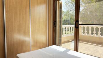 5 chambres, fer et planche à repasser, Wi-Fi, draps fournis