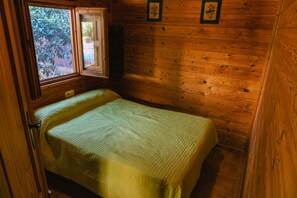 2 chambres, fer et planche à repasser, draps fournis