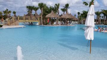 Piscine couverte, piscine extérieure