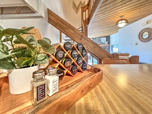 Modern Mountain Townhome with Mountain Views!