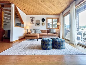 Smart TV, fireplace - Modern Mountain Townhome with Mountain Views! (Mount Crested Butte)