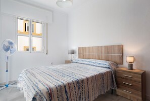 3 bedrooms, iron/ironing board, free WiFi, bed sheets - Apartment 'Romo' close to the Beach with Balcony & Wi-Fi (conil de la frontera)