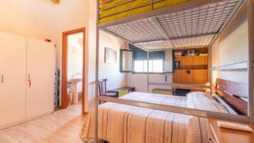 1 chambre, fer et planche Ă repasser, Wi-Fi gratuit, draps fournis