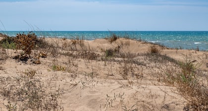 Seaside Apartment with Pool and Wi-Fi – Pets Allowed