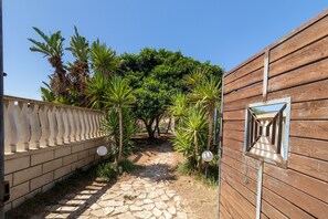 Property grounds - Seaside Apartment with Pool and Wi-Fi – Pets Allowed (Marina di Acate)